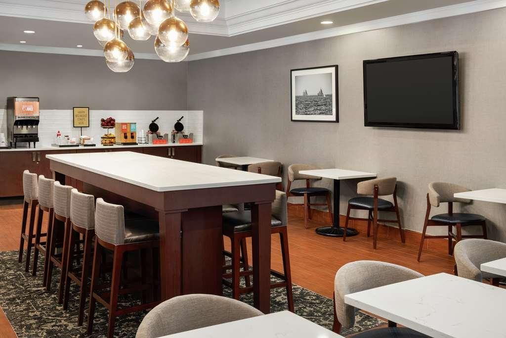 Hampton Inn By Hilton Boston/Кембридж Ресторан фото